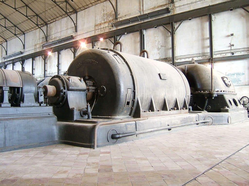 Generador eléctrico industrial en pruebas